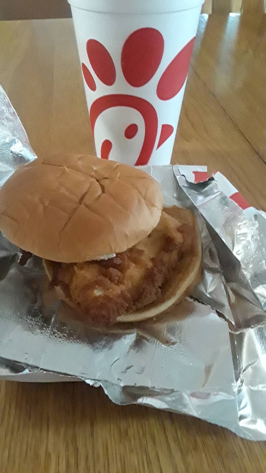 Chick-fil-A | restaurant | 150 W Town Square Way, Oak Creek, WI 53154, USA | 4145710048 OR +1 414-571-0048