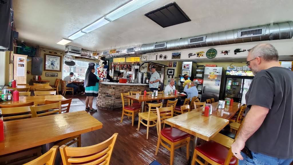 Dels Charcoal Burgers | restaurant | 110 S McKinney St, Richardson, TX 75081, USA | 9722359191 OR +1 972-235-9191