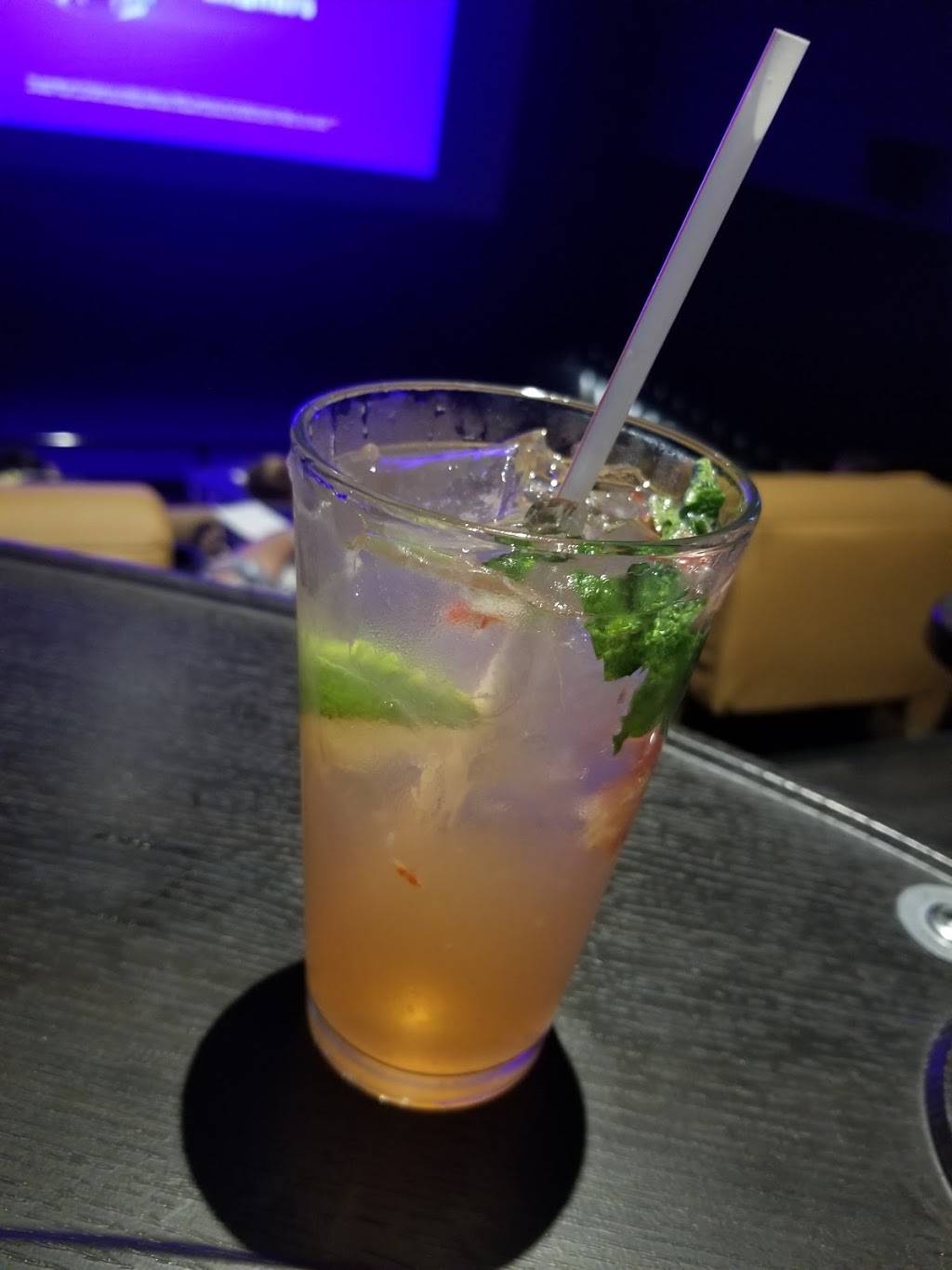 Studio Movie Grill | restaurant | 2733 Calloway Dr, Bakersfield, CA 93312, USA | 6615352292 OR +1 661-535-2292