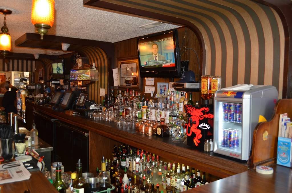 Blue Moon Lounge | restaurant | 310 NE 3rd St, McMinnville, OR 97128, USA | 5034723045 OR +1 503-472-3045