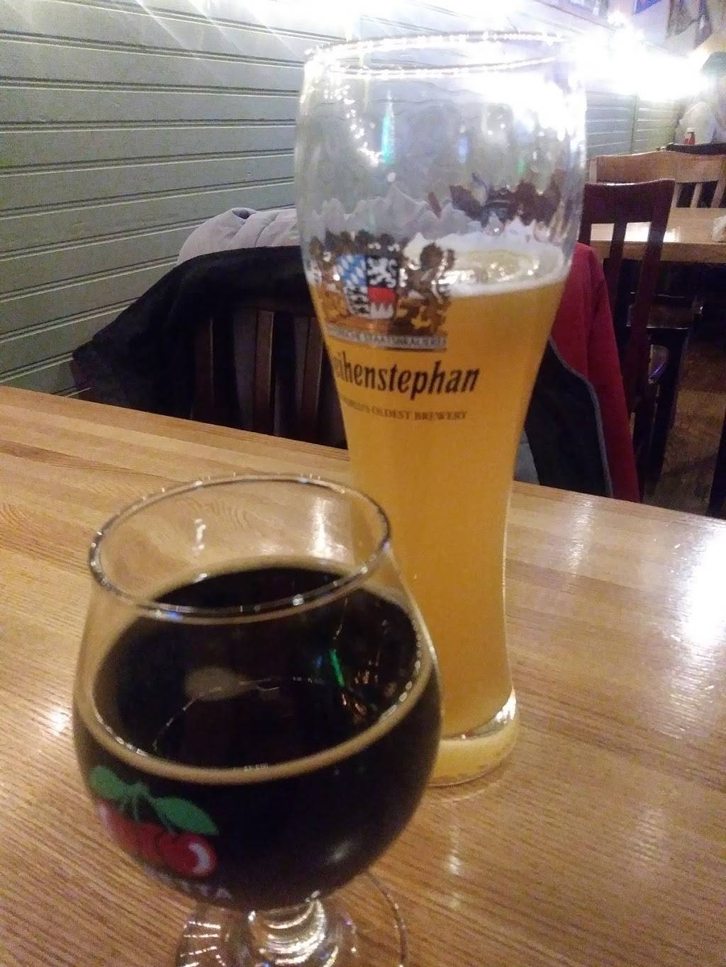 Old School Tavern and Grill | restaurant | 201 DesPlaines, Forest Park, IL 60130, USA | 7087713663 OR +1 708-771-3663