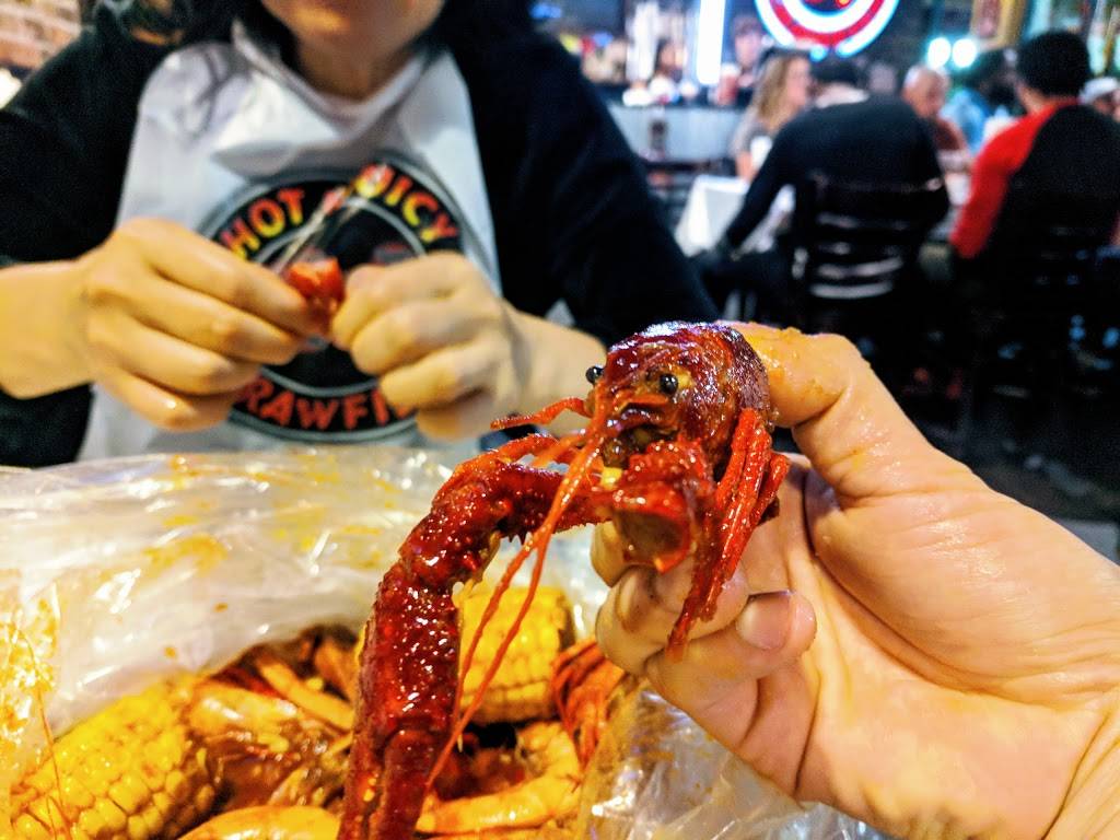 Hot N Juicy | restaurant | 7572 W Sand Lake Rd, Orlando, FL 32819, USA | 4073704655 OR +1 407-370-4655