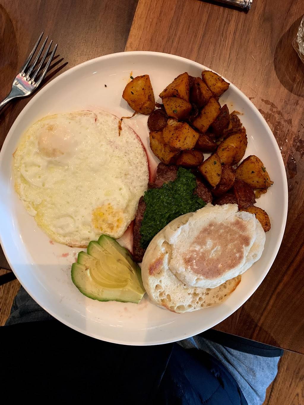 Rail Stop Restaurant & Bar | restaurant | 96 Guest St, Boston, MA 02135, USA | 6172540044 OR +1 617-254-0044