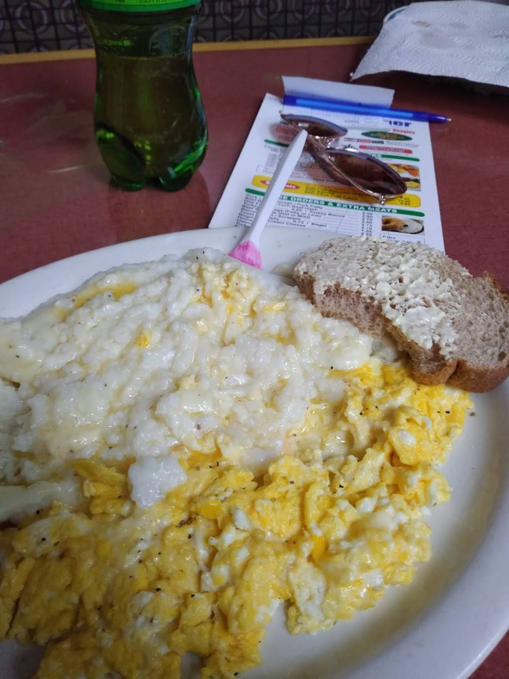 Dogs house (Best sunny diner) | restaurant | 2560 Germantown Ave, Philadelphia, PA 19133, USA | 2152231125 OR +1 215-223-1125