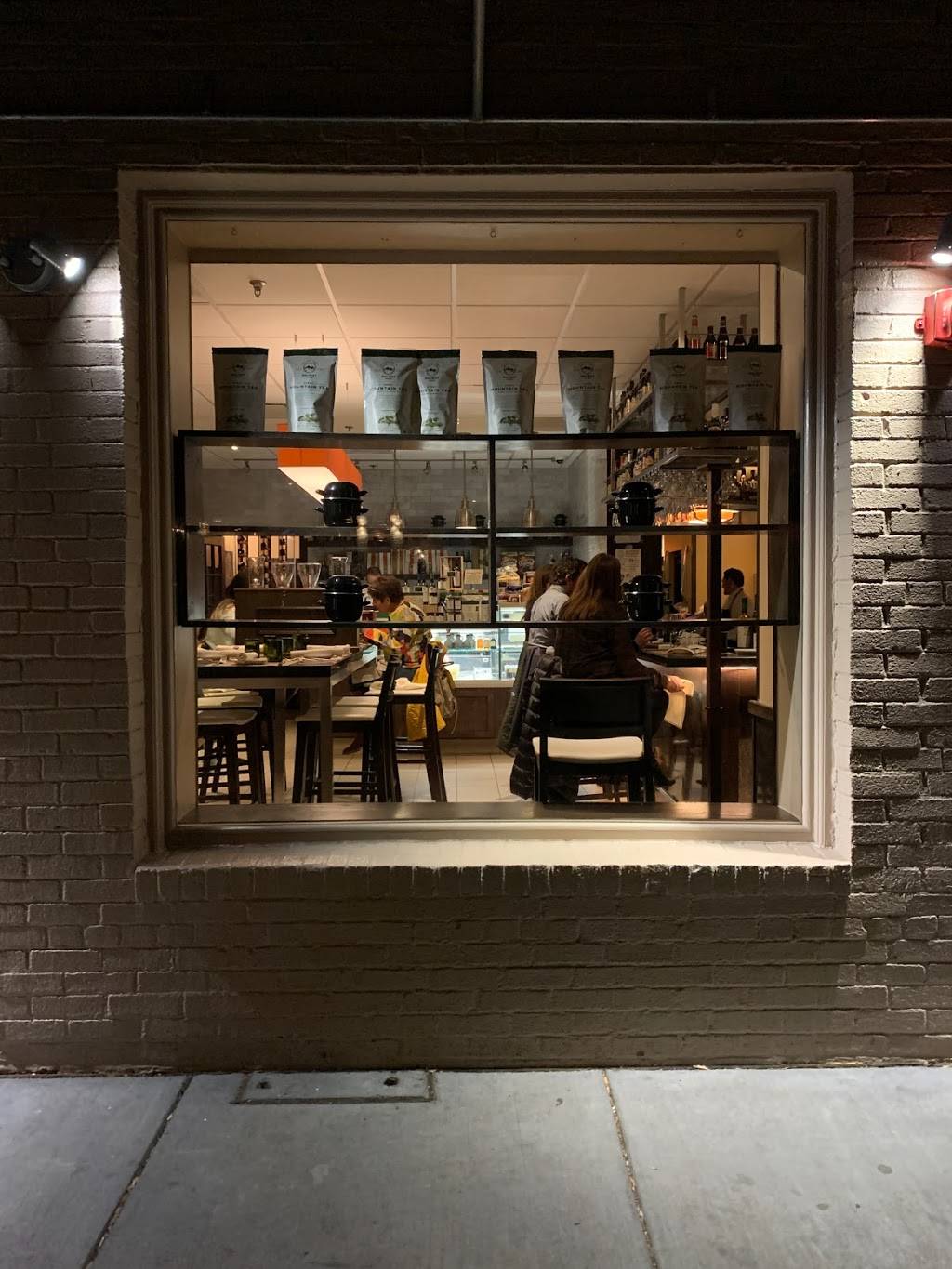 ET VOILA ! | restaurant | 5120 MacArthur Blvd, Washington, DC 20016, USA | 2022372300 OR +1 202-237-2300