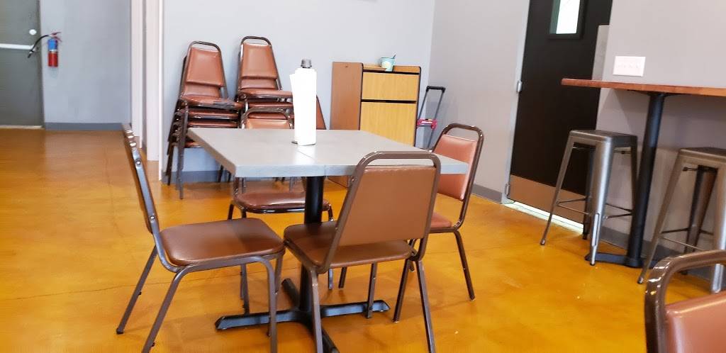 Honeybadger Grill | restaurant | 10 Oakley Plaza, Troy, MO 63379, USA | 6367752888 OR +1 636-775-2888