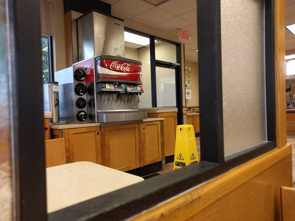 Wendys | restaurant | 3204 Paris Rd, Chalmette, LA 70043, USA | 5042787577 OR +1 504-278-7577