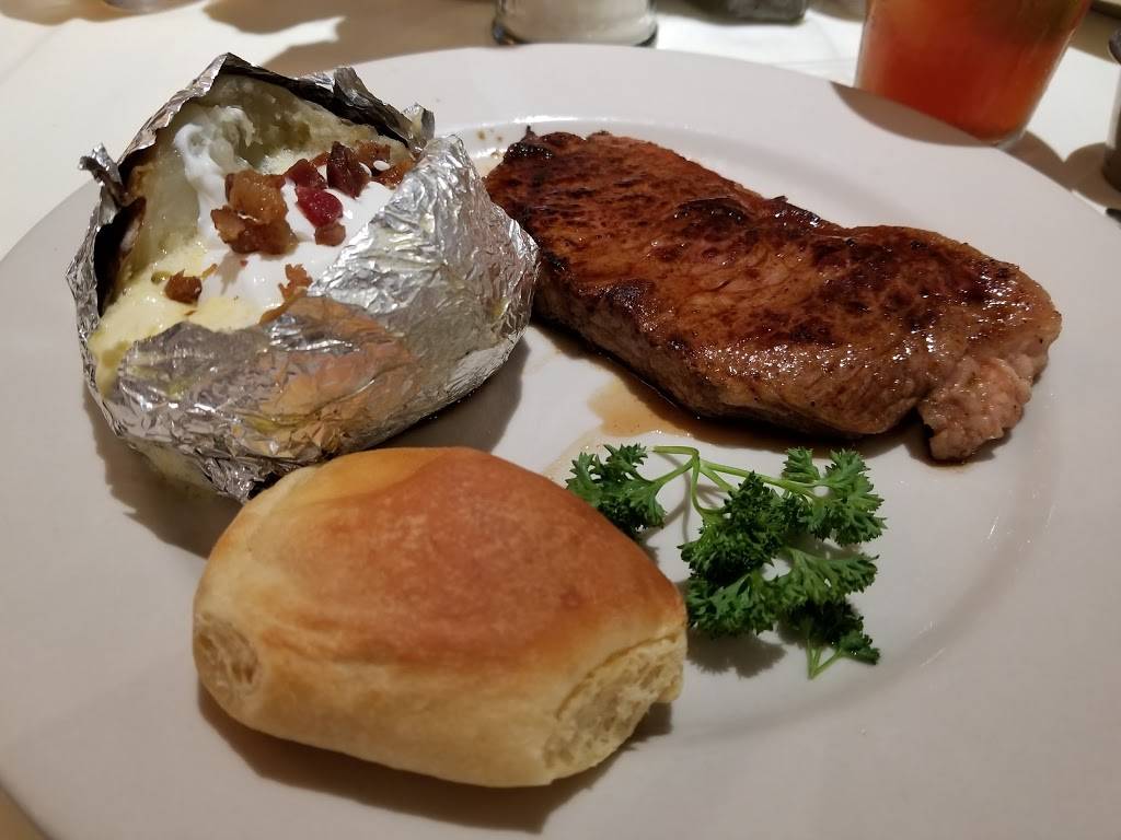 Beef & Bourbon | restaurant | 4946 Rigsby Ave, San Antonio, TX 78222, USA | 2106487902 OR +1 210-648-7902