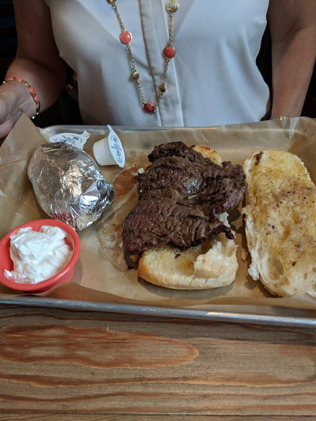 Shipwreck Bar & Grill | restaurant | 840 S Broad St, Griffith, IN 46319, USA | 2195138342 OR +1 219-513-8342