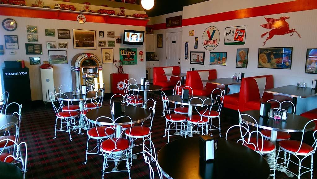 Creme Hut | restaurant | 800 S 3rd Ave, Chatsworth, GA 30705, USA | 7066955411 OR +1 706-695-5411