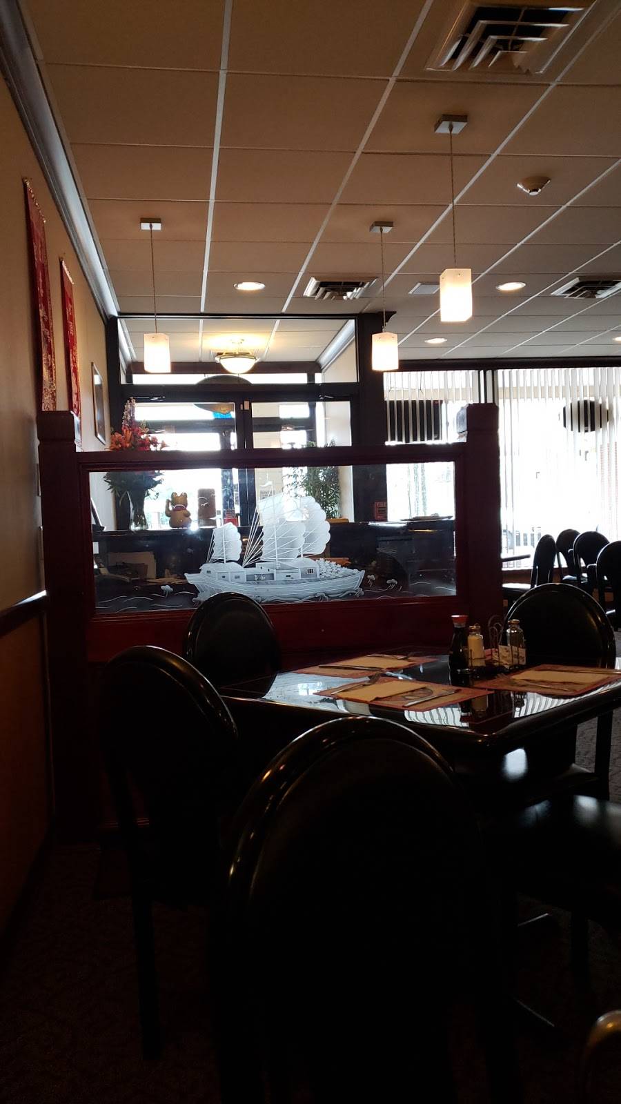 Royal Garden Restaurant | restaurant | 206 W Silver Spring Dr, Glendale, WI 53217, USA | 4149060998 OR +1 414-906-0998