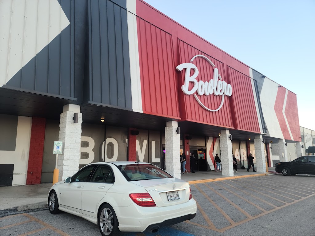 Bowlero San Antonio | restaurant | 13307 San Pedro Ave, San Antonio, TX 78216, USA | 2104963811 OR +1 210-496-3811