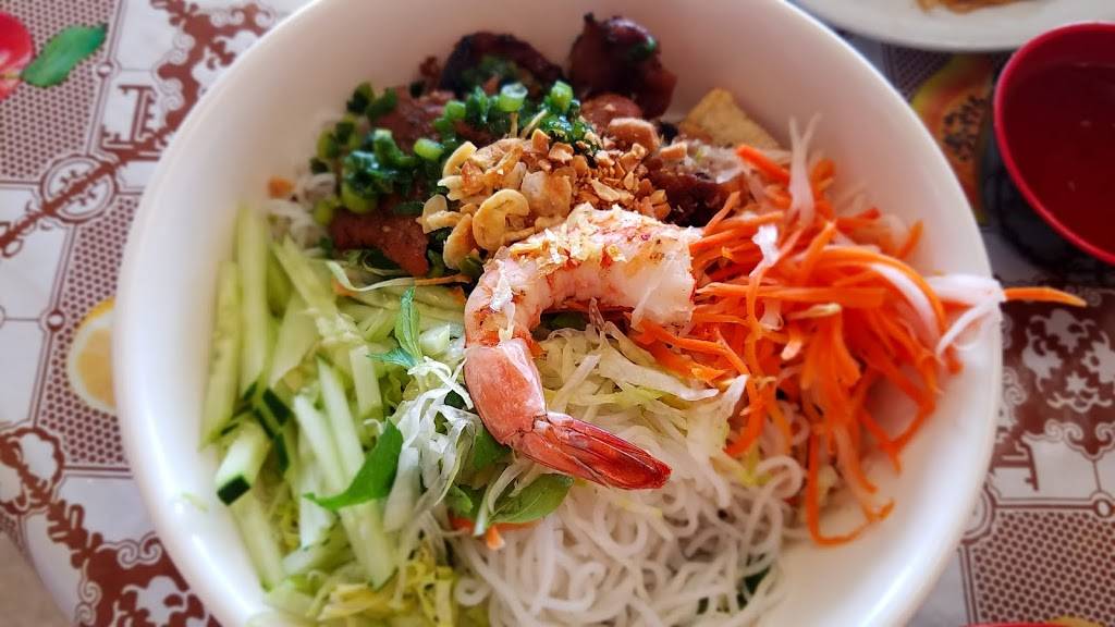 TNT Vietnamese Restaurant | restaurant | 3452 Martin Luther King Jr Pkwy, Des Moines, IA 50310, USA | 5152777790 OR +1 515-277-7790