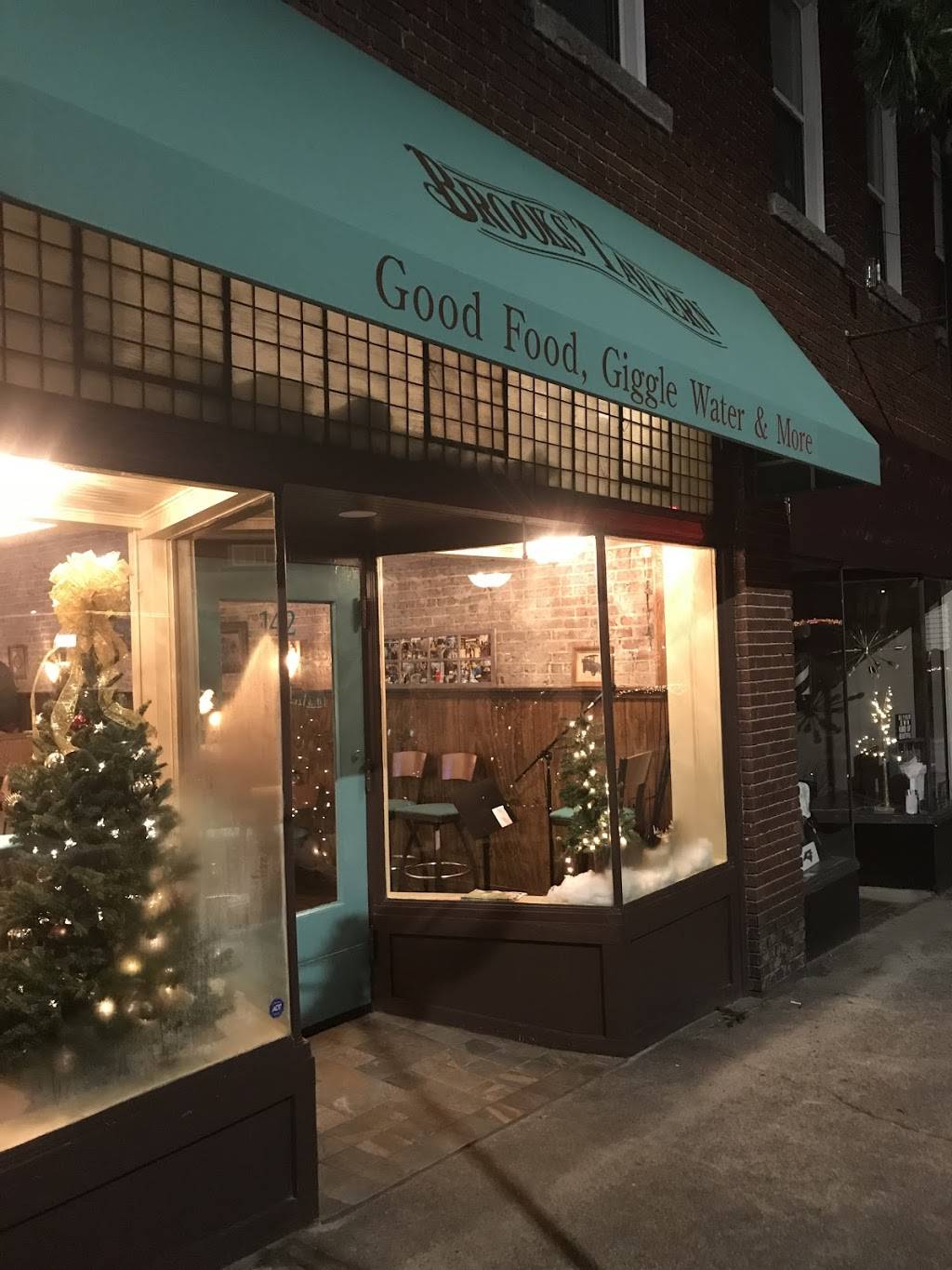 Brooks Tavern | restaurant | 142 3rd Ave W, Hendersonville, NC 28792, USA | 8285959994 OR +1 828-595-9994