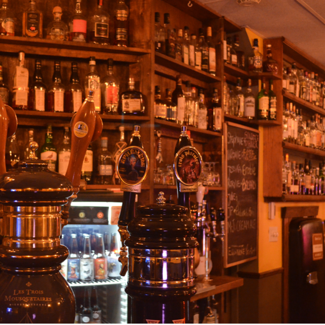 Bière-Ô-Loo | restaurant | 4920 Rue Foster, Waterloo, QC J0E 2N0, Canada | 4507344004 OR +1 450-734-4004