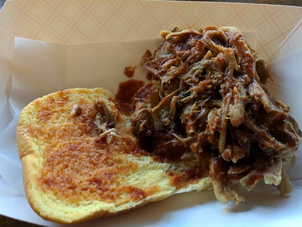 Backyard Barbeque | restaurant | 2910 N Sycamore St, Arlington, VA 22207, USA | 7035342510 OR +1 703-534-2510