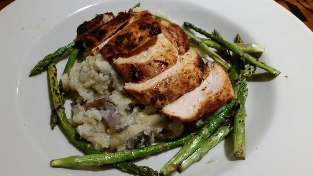 Loose Wheel Supper Club | restaurant | 302 W Main St, Hortonville, WI 54944, USA | 9207793040 OR +1 920-779-3040