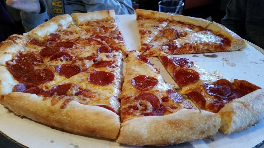 Deweys Pizza | meal takeaway | 112 E Vandalia St, Edwardsville, IL 62025, USA | 6186562200 OR +1 618-656-2200
