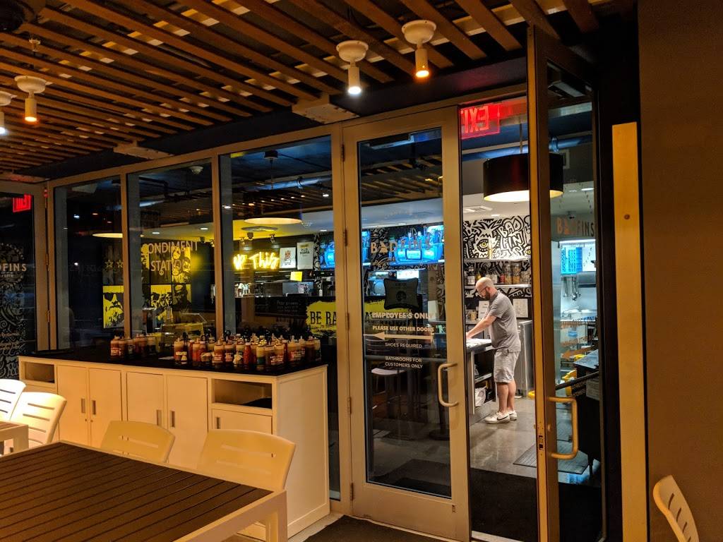 Badfins Food + Brew | restaurant | 215 S Gulfview Blvd, Clearwater, FL 33767, USA | 7274745591 OR +1 727-474-5591