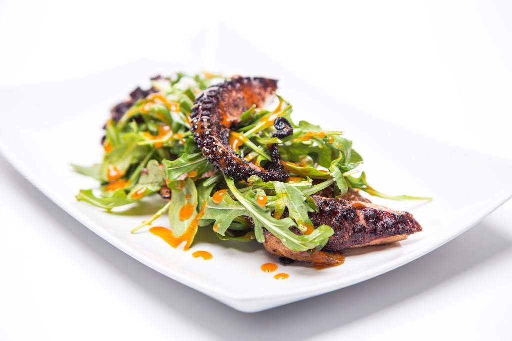 Tullulahs | restaurant | 12 4th Ave, Bay Shore, NY 11706, USA | 6319699800 OR +1 631-969-9800