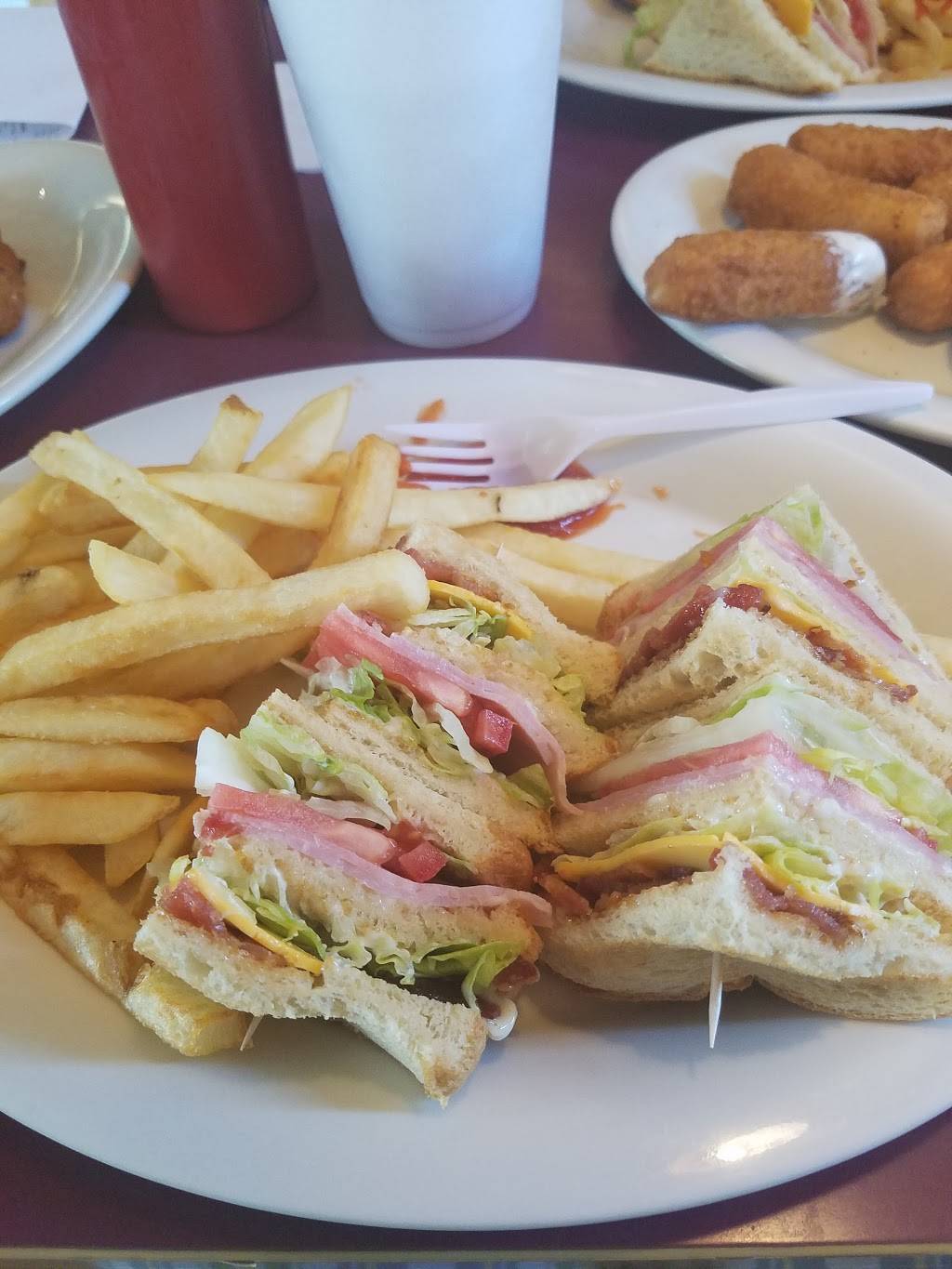 Skids Restaurant of Elon | restaurant | 134 W Haggard Ave, Elon, NC 27244, USA | 3365845223 OR +1 336-584-5223