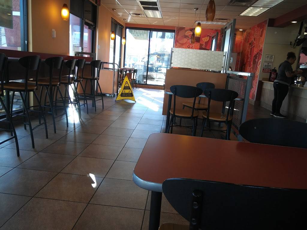 Jack in the Box | restaurant | 3855 Bedford Canyon Rd, Corona, CA 92883, USA | 9512794133 OR +1 951-279-4133