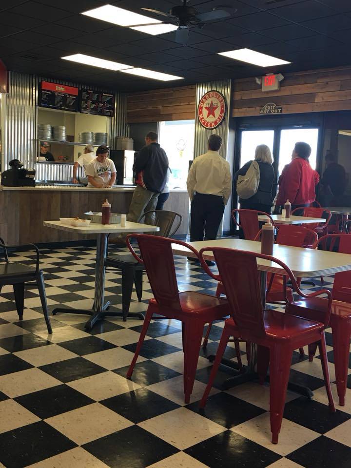 The Burger Garage & Ice Cream Shop | restaurant | 101 North Old, US-81, Hesston, KS 67062, USA | 3162833000 OR +1 316-283-3000