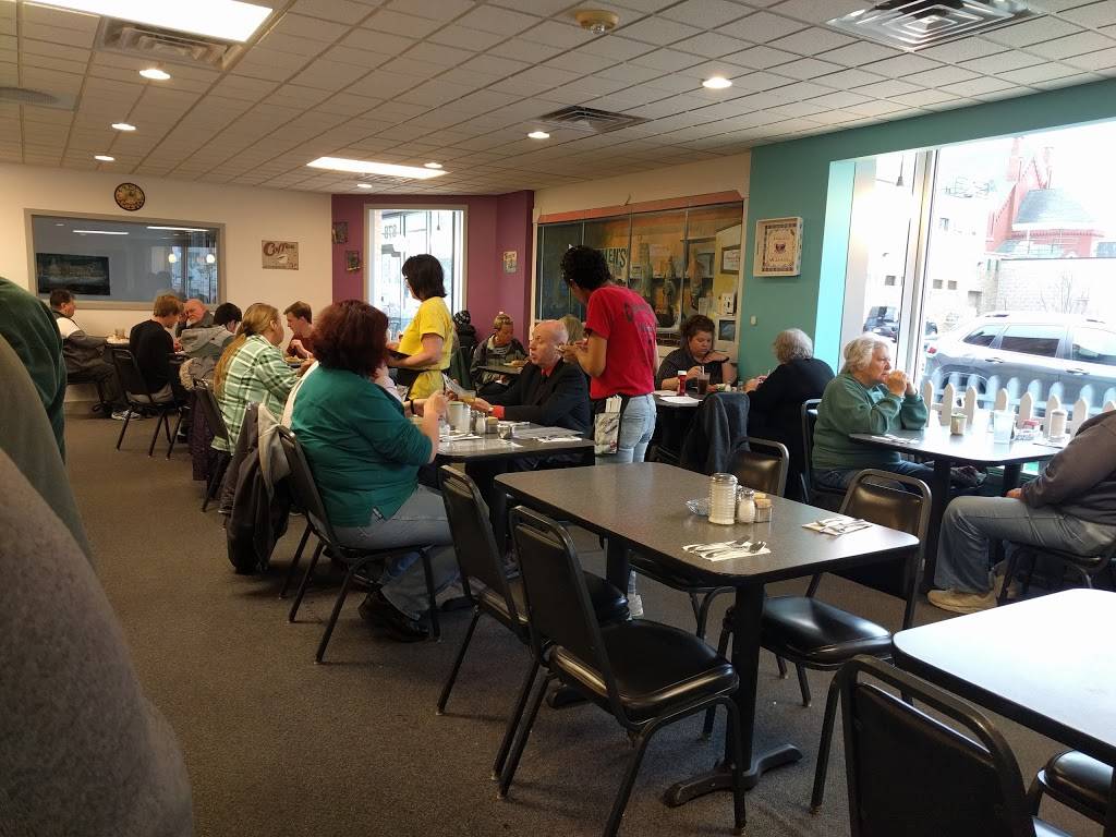 Carmens Cafe | cafe | 878 Jefferson St, Muskegon, MI 49440, USA | 2317266317 OR +1 231-726-6317
