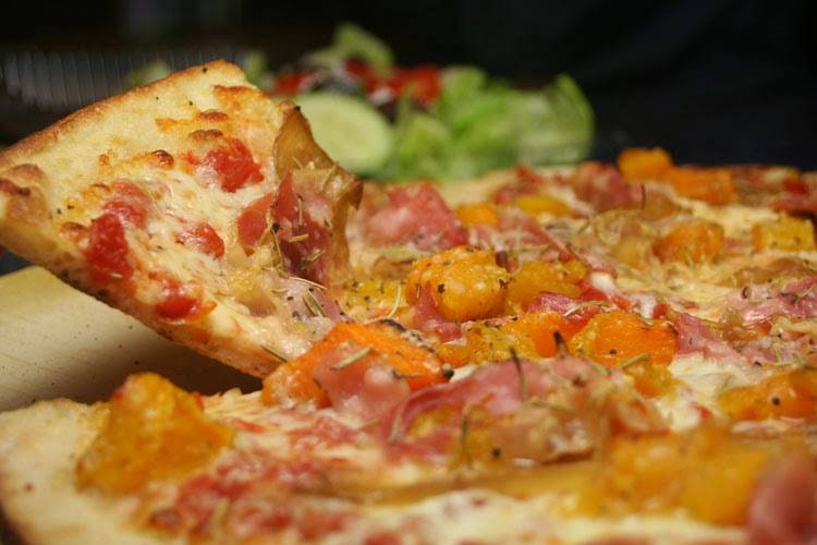 Sweet Tomatoes | meal takeaway | 320 Chestnut St, Needham, MA 02492, USA | 7814449644 OR +1 781-444-9644