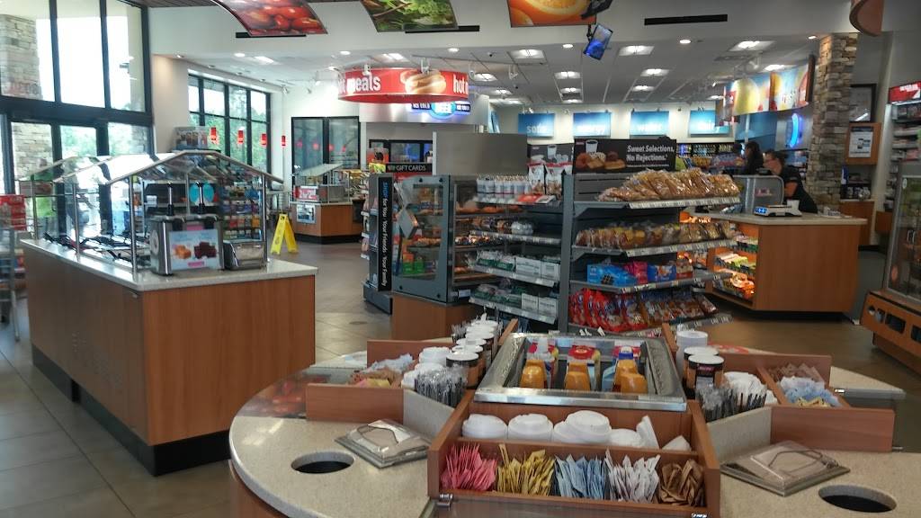 RaceTrac | bakery | 3030 W International Speedway Blvd, Daytona Beach, FL 32124, USA | 3862552271 OR +1 386-255-2271