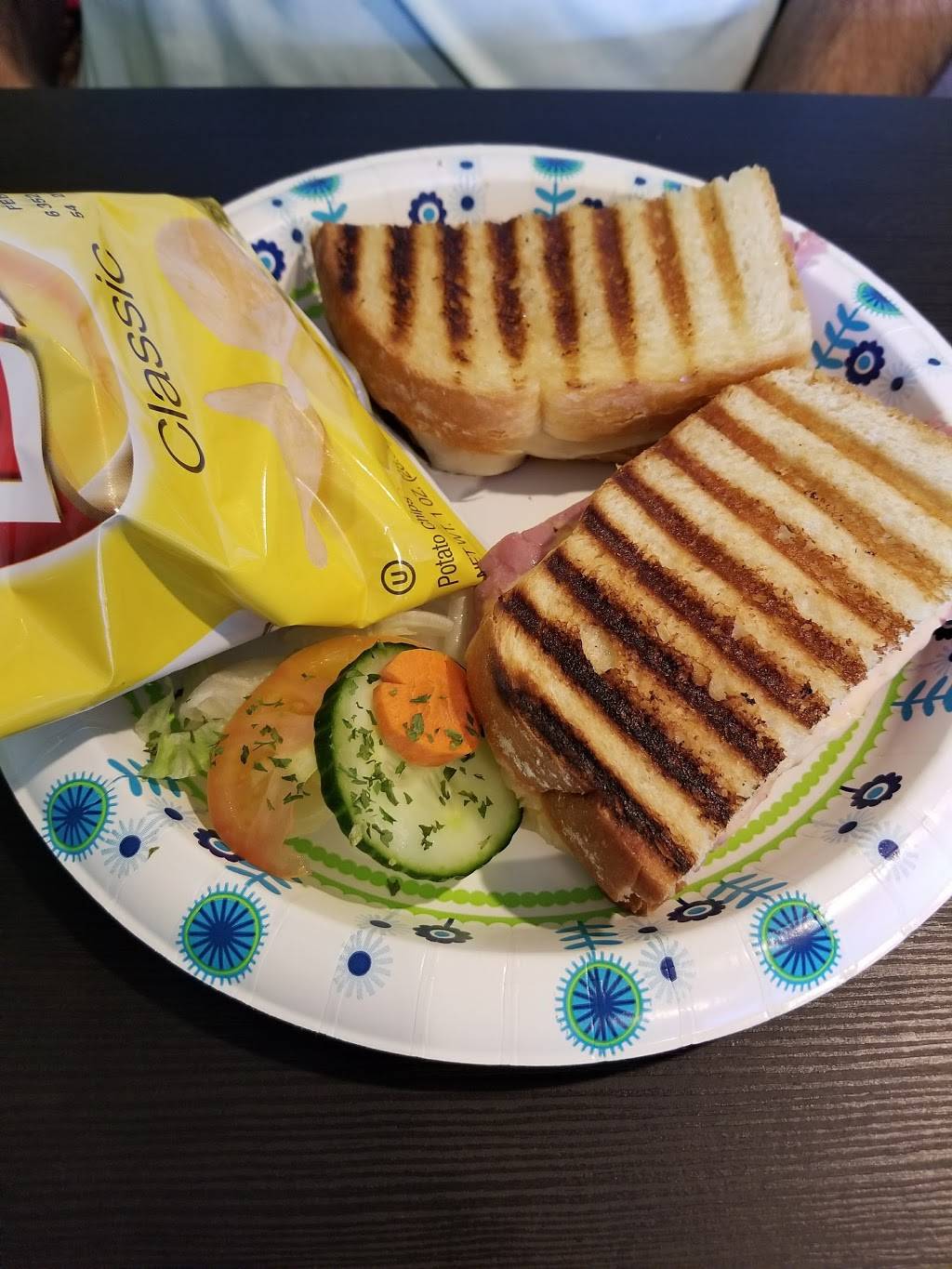 Lets Do | restaurant | 426 N Donnelly St, Mt Dora, FL 32757, USA | 3527353702 OR +1 352-735-3702