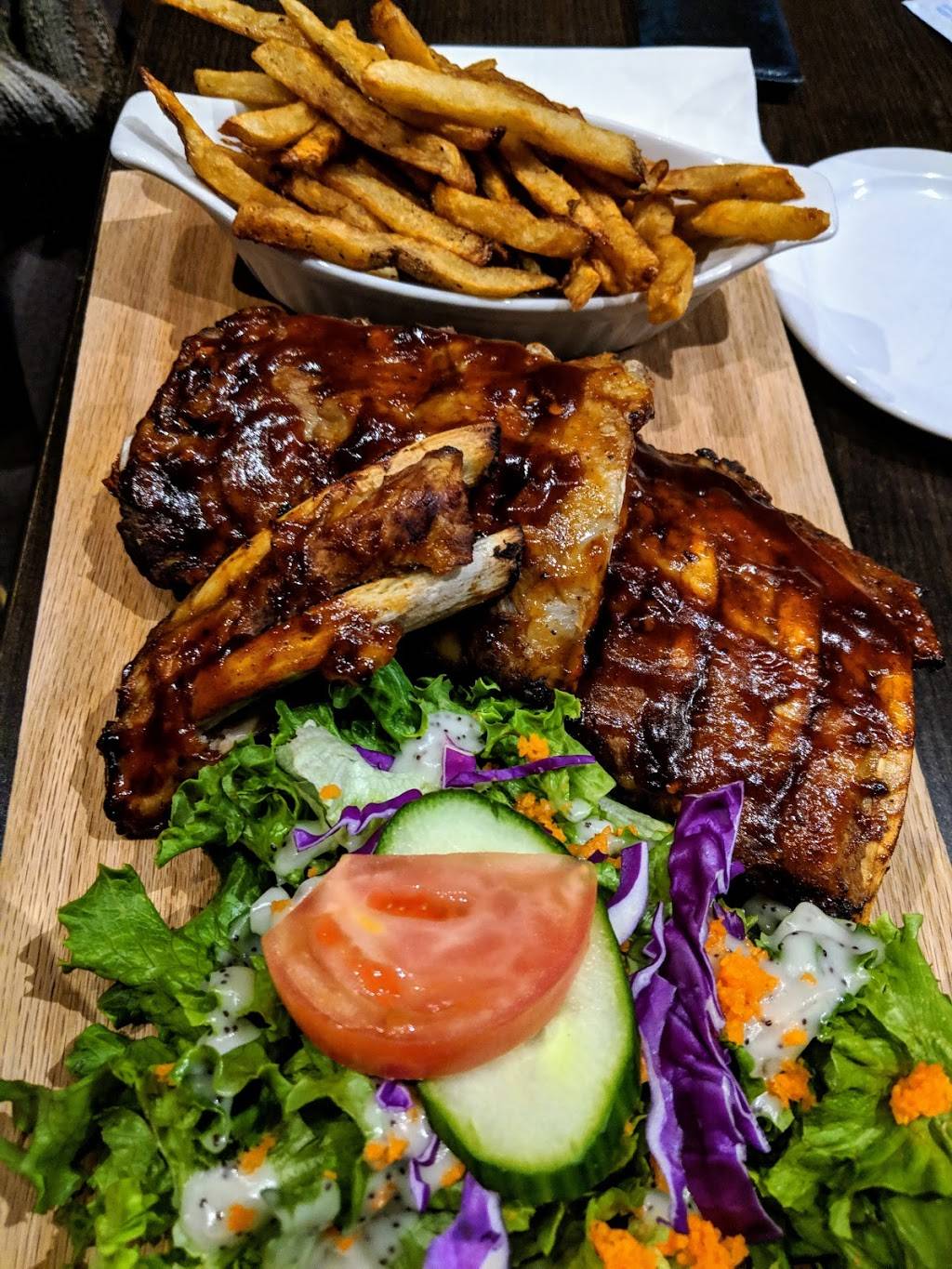 Le Zouk - Resto Pub Le Zouk | restaurant | 530 Rue Notre Dame, Montebello, QC J0V 1L0, Canada | 8194232080 OR +1 819-423-2080