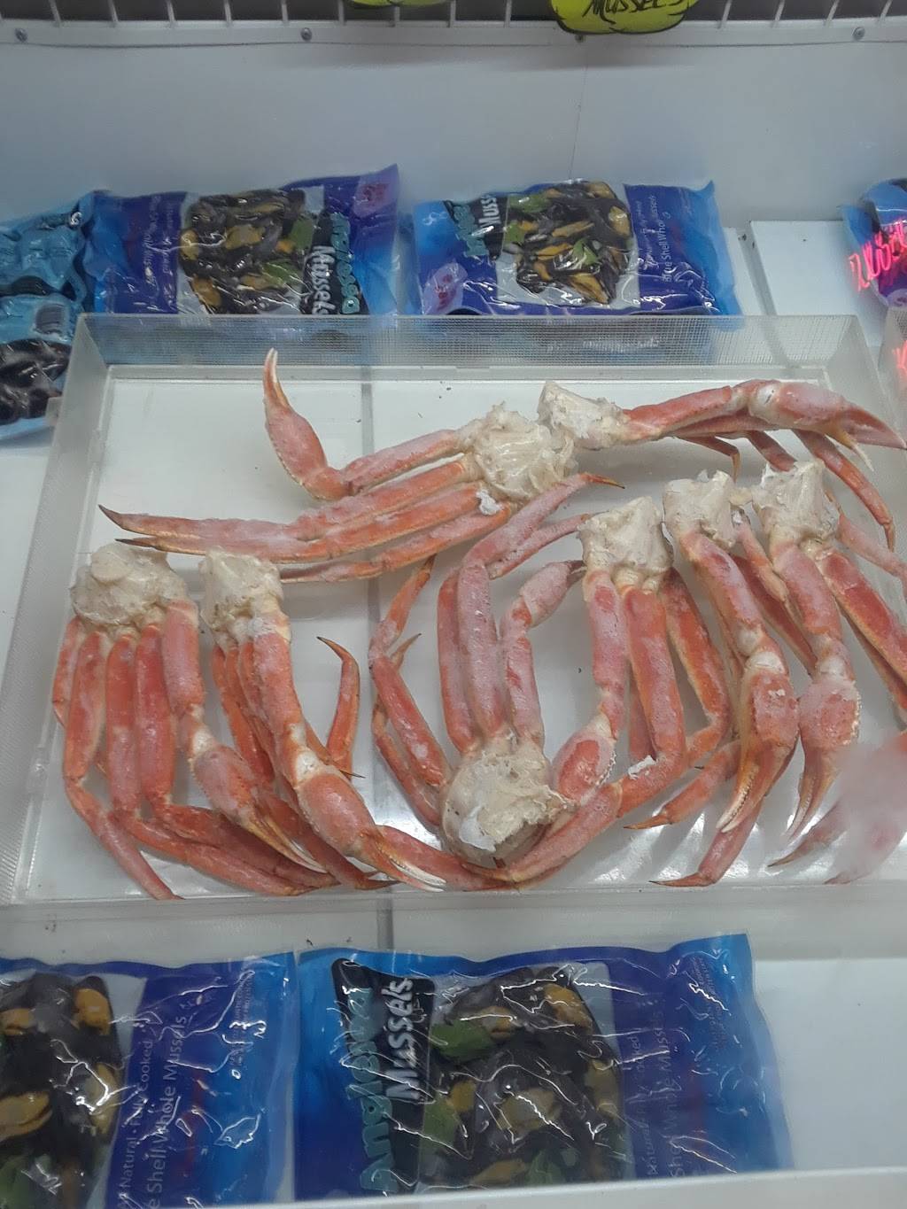 Mr Hook Fish & Chicken | restaurant | 6042 Woodland Ave, Philadelphia, PA 19142, USA | 2157272910 OR +1 215-727-2910