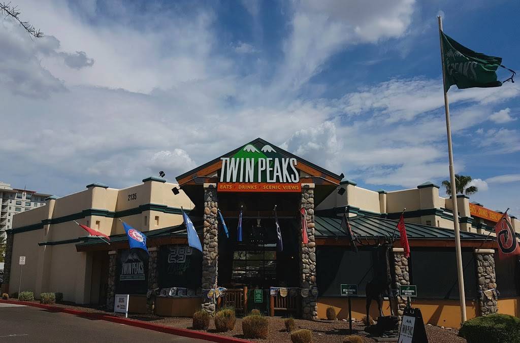 Twin Peaks Restaurant | restaurant | 2135 E Camelback Rd, Phoenix, AZ 85016, USA | 6029548946 OR +1 602-954-8946