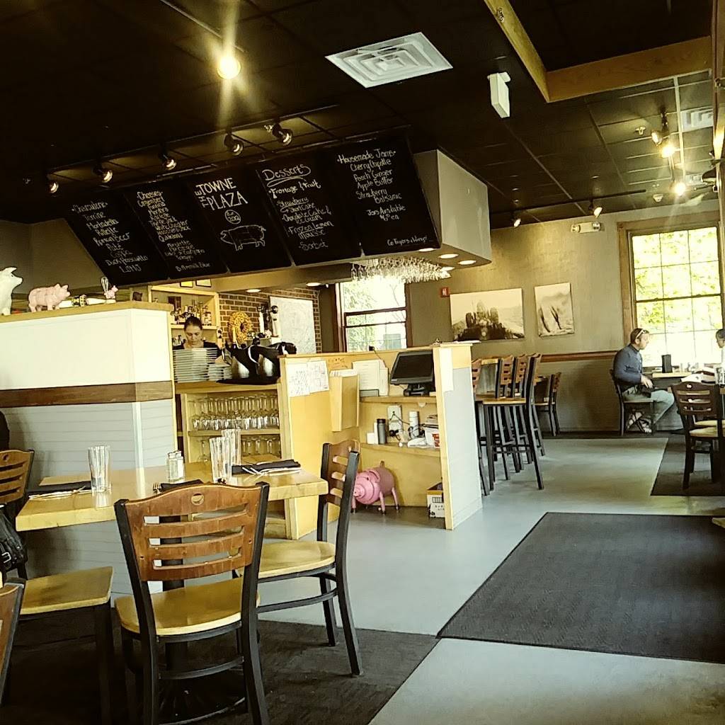 The Towne Plaza | restaurant | 203 Cass St, Traverse City, MI 49684, USA | 2319290900 OR +1 231-929-0900