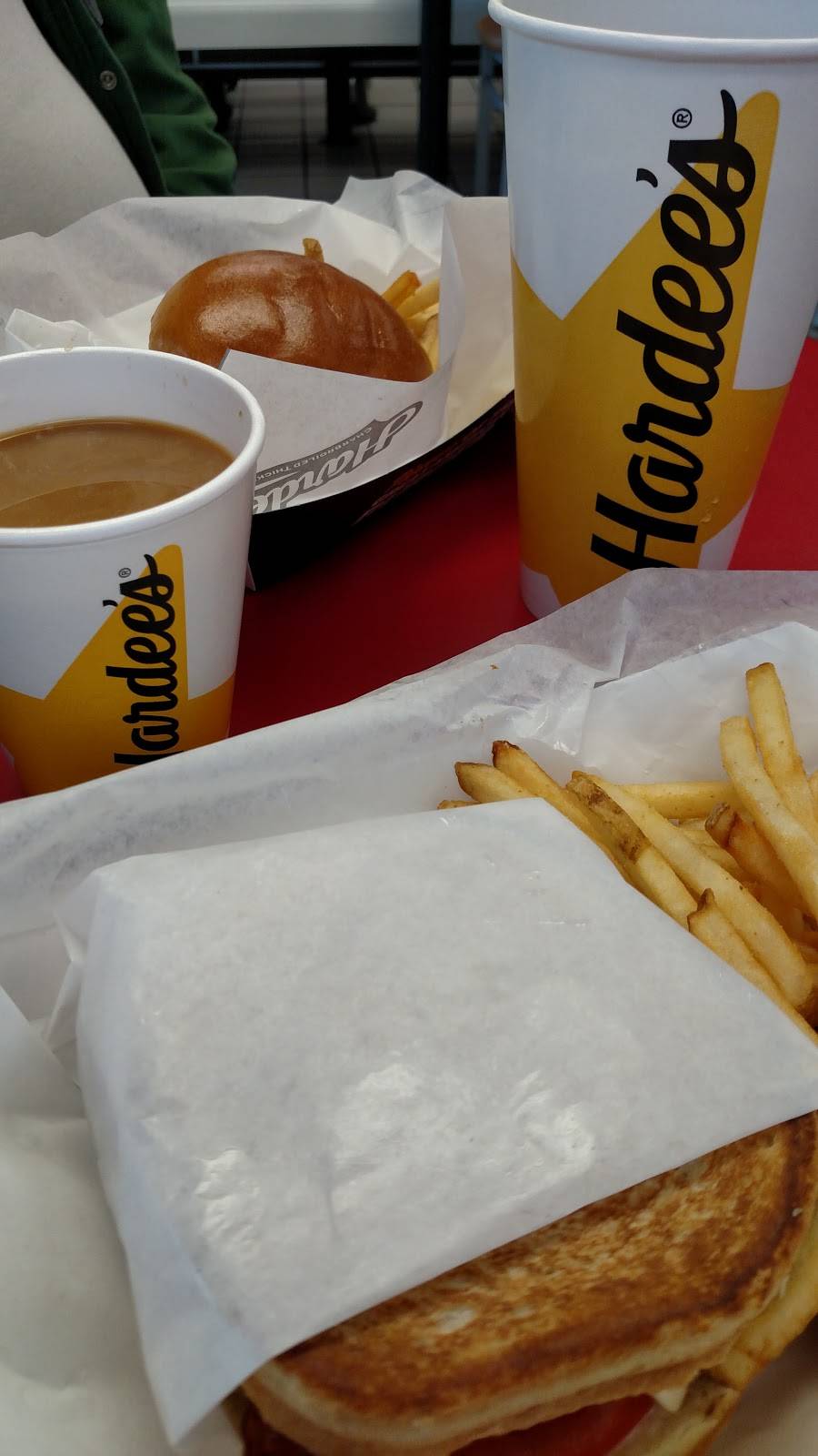 Hardees | restaurant | 539 Woodlawn Rd, Lincoln, IL 62656, USA | 2177326118 OR +1 217-732-6118