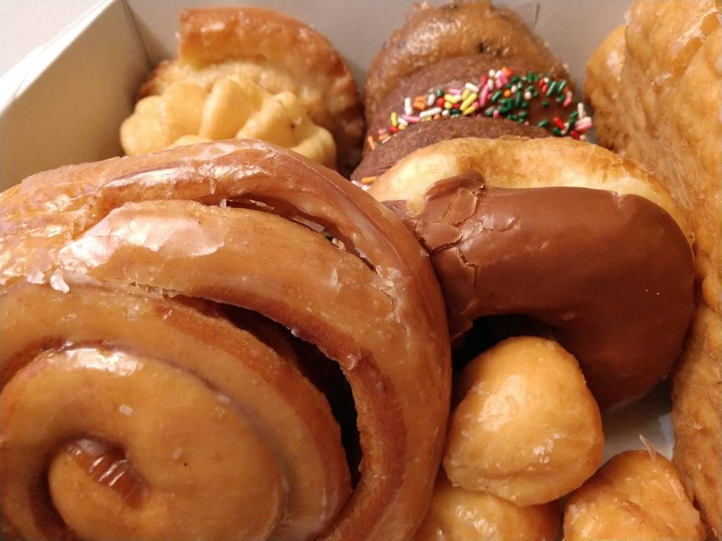 Super Donut | restaurant | 193-B Welburn Ave, Gilroy, CA 95020, USA | 4088480859 OR +1 408-848-0859