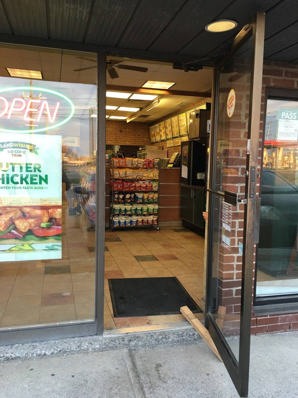 Subway | meal takeaway | 562 Kipling Ave Unit 3, Etobicoke, ON M8Z 5E8, Canada | 4169150556 OR +1 416-915-0556