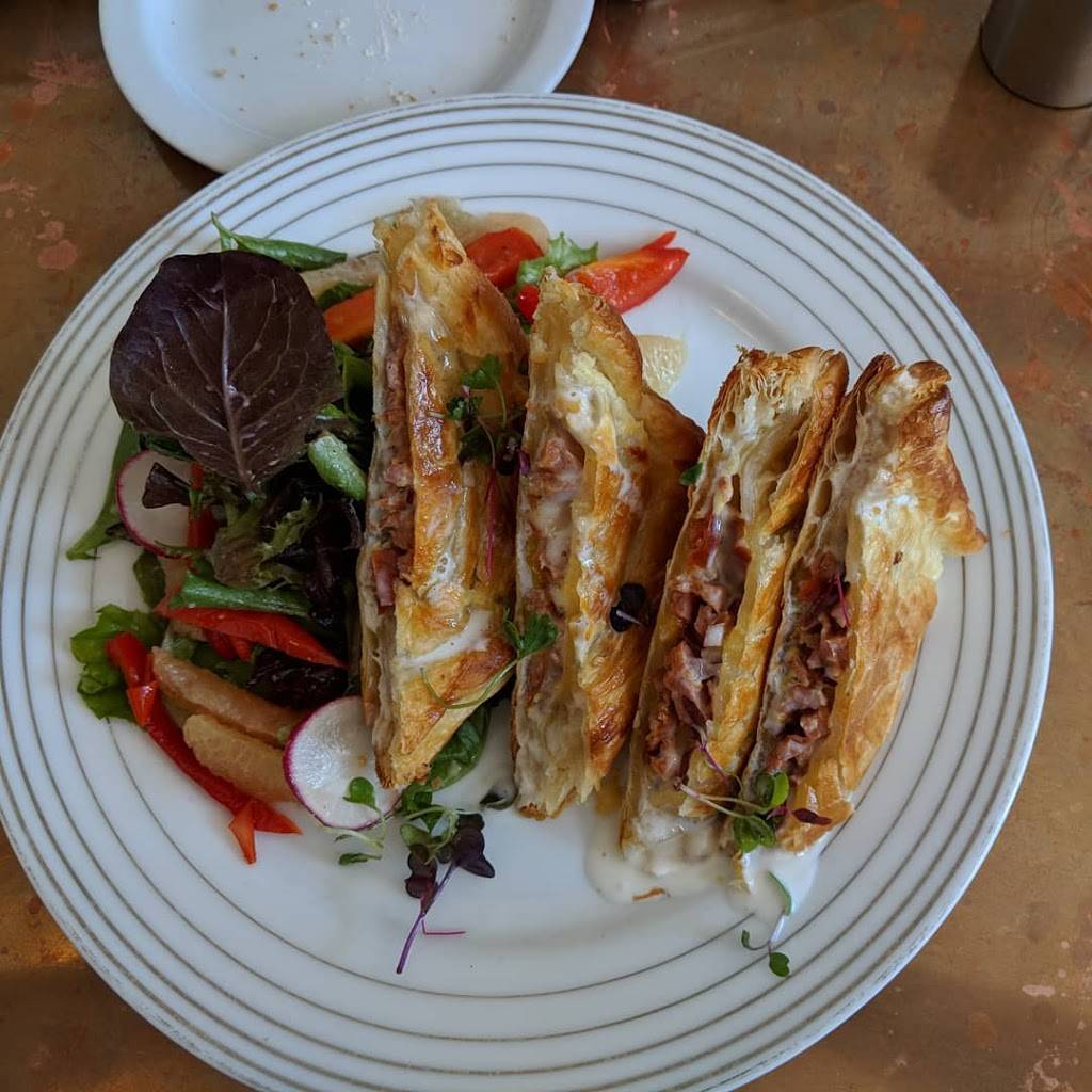 Red Hill Station | restaurant | 803 Cortland Ave, San Francisco, CA 94110, USA | 4157570480 OR +1 415-757-0480