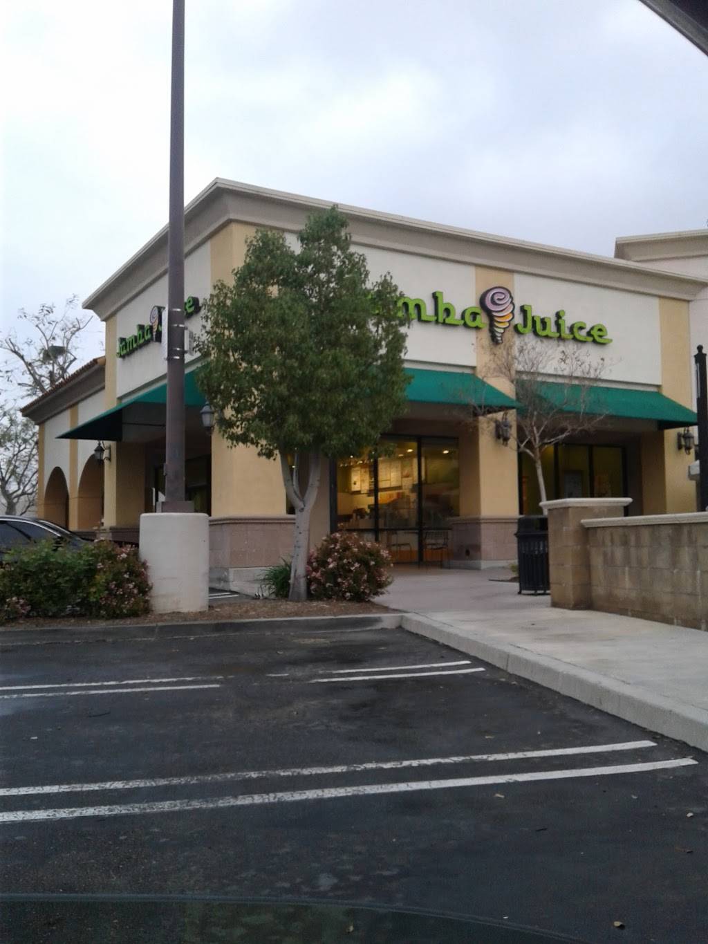 Jamba Juice Valencia II/The Promenade at Town Center | restaurant | 27061 McBean Pkwy, Valencia, CA 91355, USA | 6612902438 OR +1 661-290-2438