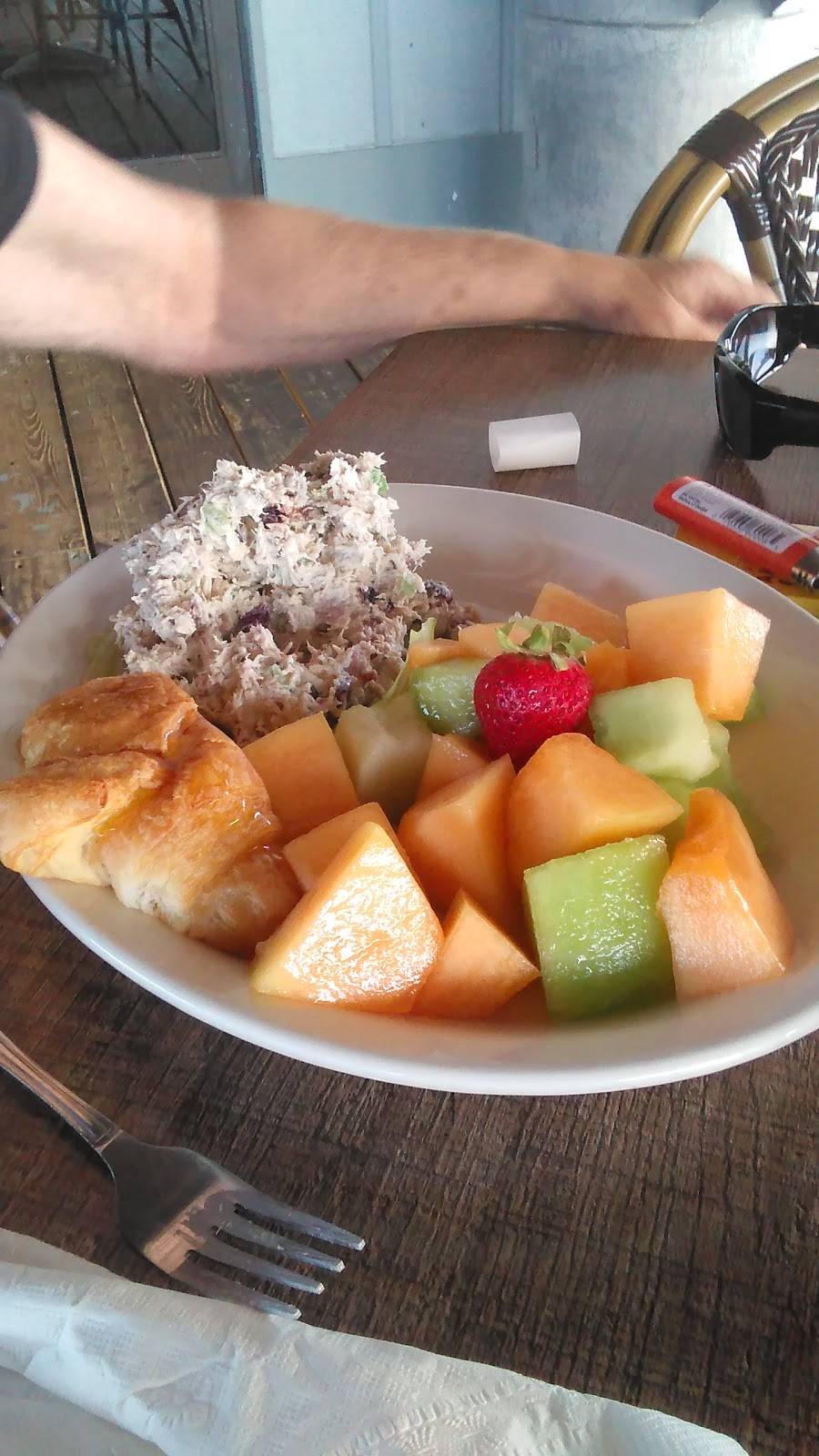 Hoppys Harbor Grill - Fate Sanders Marina | restaurant | 3157 Weakley Ln, Mt. Juliet, TN 37122, USA | 6154596219 OR +1 615-459-6219