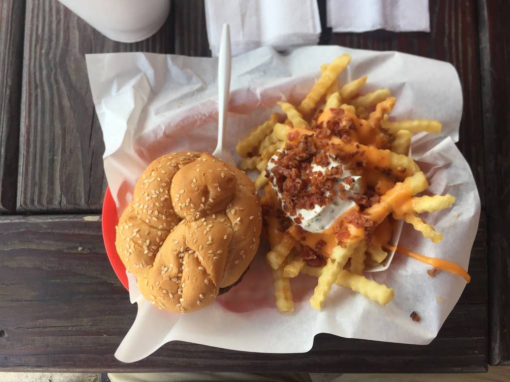 Paradise Pup | restaurant | 1724 S River Rd, Des Plaines, IL 60018, USA | 8476998590 OR +1 847-699-8590