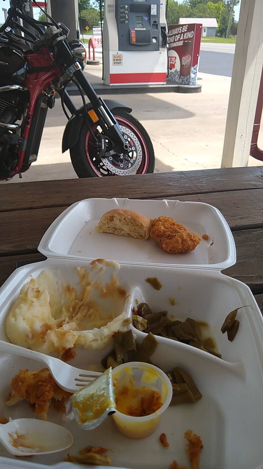 CLARKS DALE HOLLOW FOOD MART | meal takeaway | 2104 Livingston Hwy, Monroe, TN 38573, USA | 9318231570 OR +1 931-823-1570