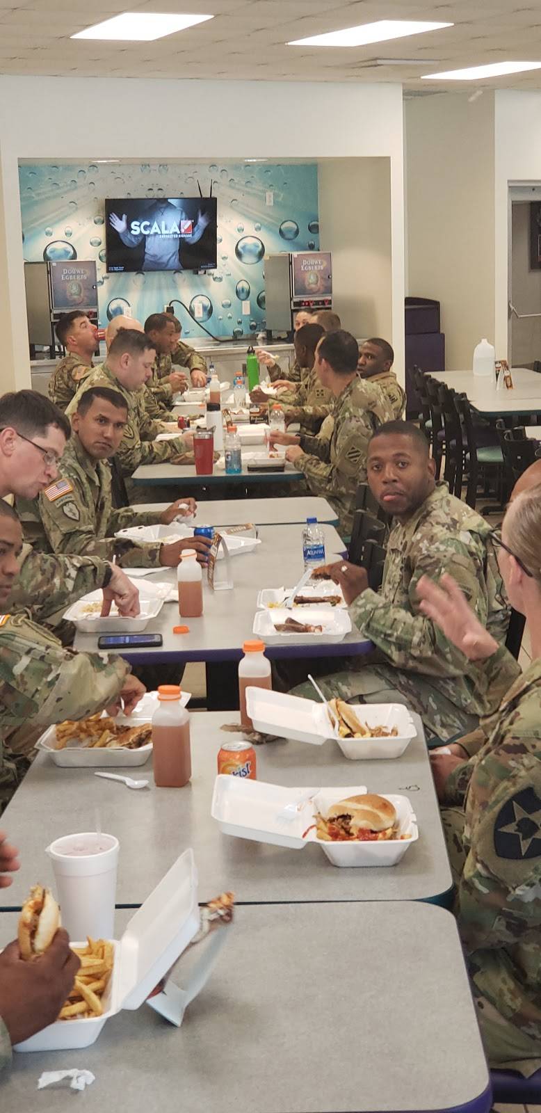 LePoughs Barbecue | restaurant | 2401 Quarters Rd., Bldg. 12500, Fort Lee, VA 23801, USA | 8044546556 OR +1 804-454-6556