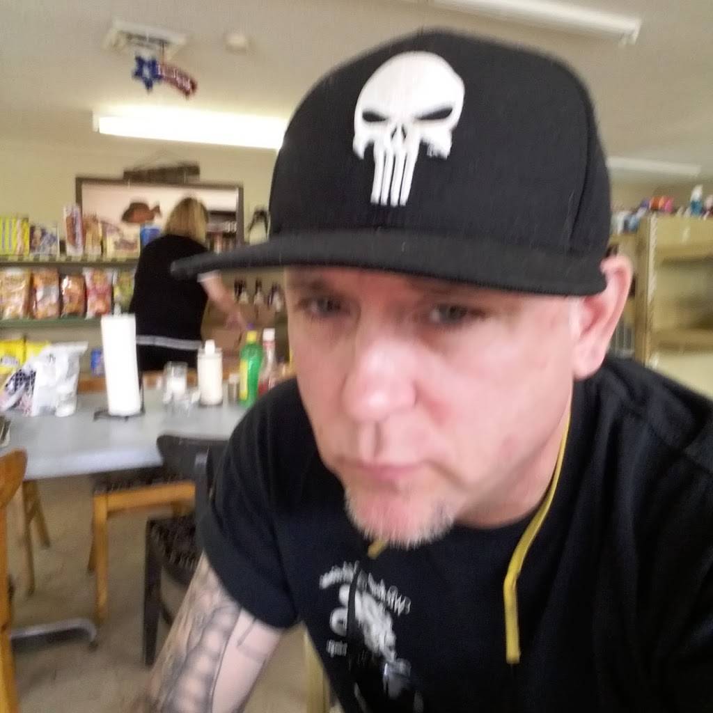 Kelseys | restaurant | 2728 Toms Creek Rd, Linden, TN 37096, USA | 9315932202 OR +1 931-593-2202