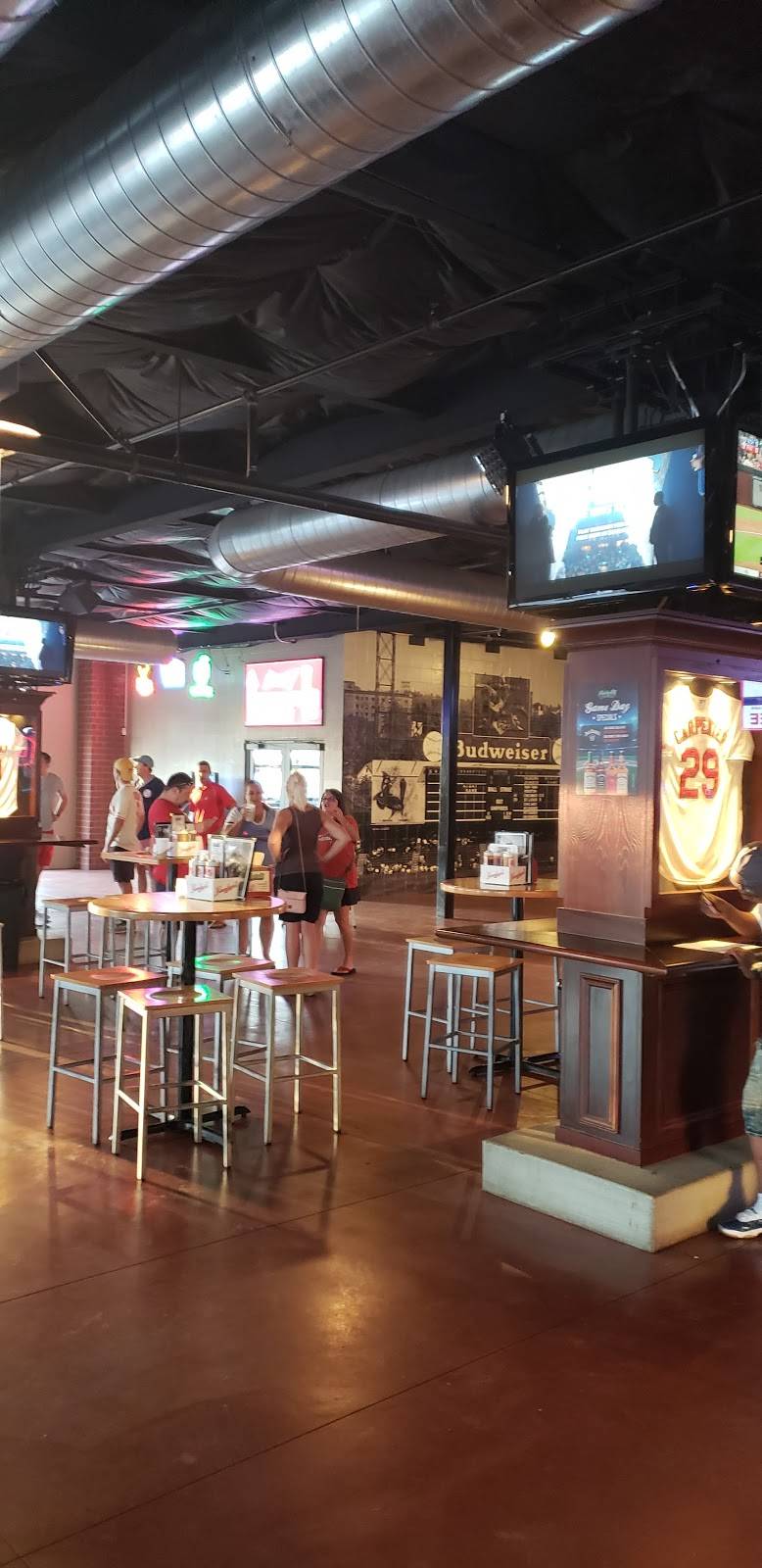 Paddy Os | restaurant | 618 S 7th St, St. Louis, MO 63102, USA | 3145887313 OR +1 314-588-7313