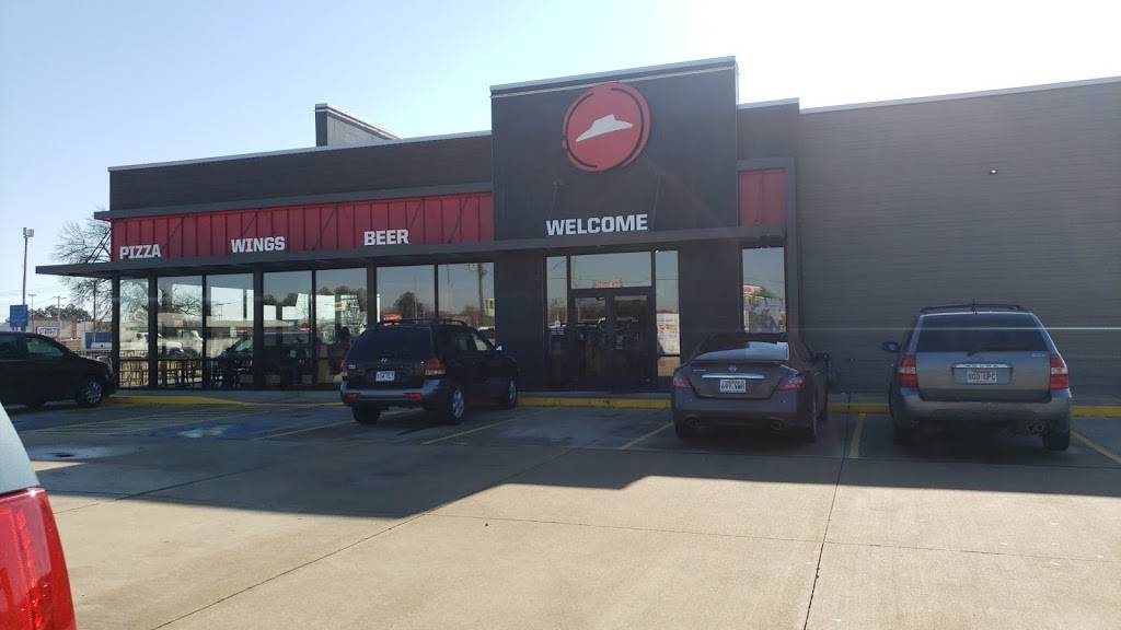 Pizza Hut | meal takeaway | 305 Highway 367 North, Newport, AR 72112, USA | 8705238961 OR +1 870-523-8961