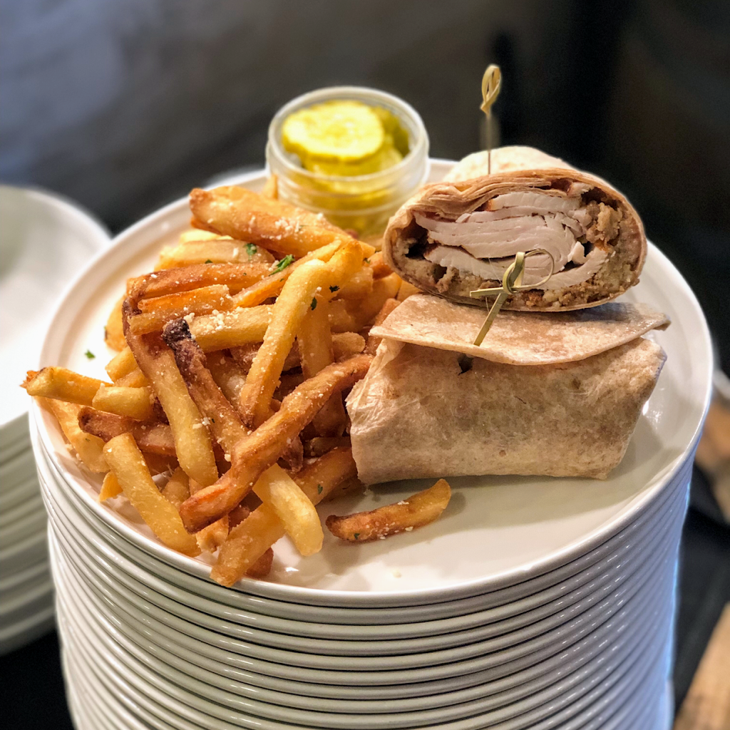 UNION STRAW | restaurant | 8 Mechanic Street Parking & Entrance Located Between 17 &, 21 Bird St, Foxborough, MA 02035, USA | 7742153377 OR +1 774-215-3377