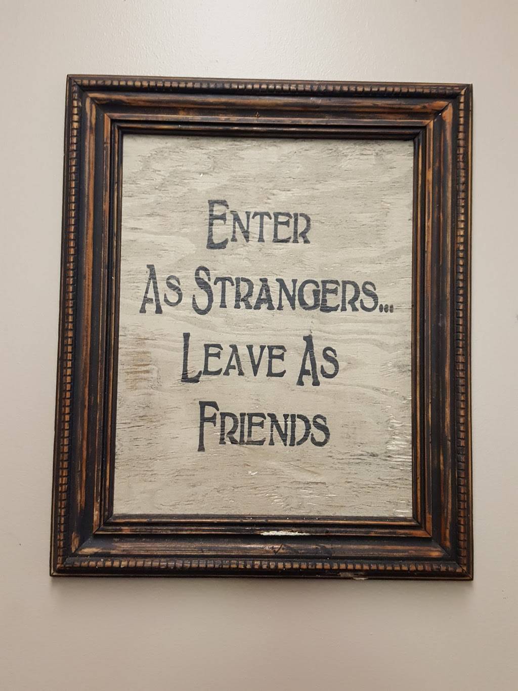 Farmhouse | restaurant | 220 Main St, Calhoun, KY 42327, USA | 2702733845 OR +1 270-273-3845