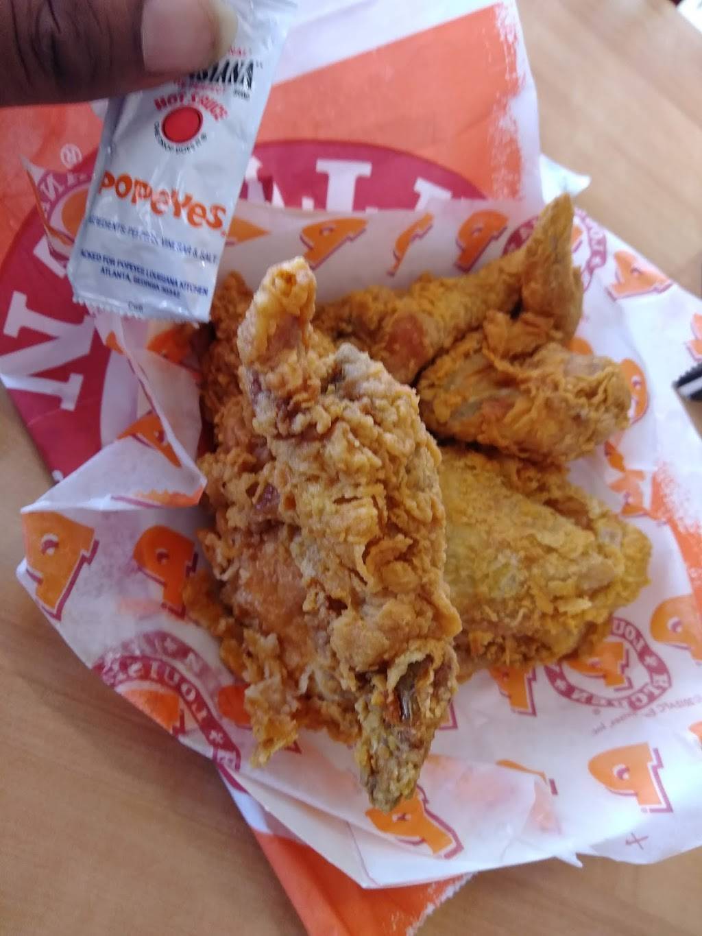 Popeyes Louisiana Kitchen | restaurant | 257 E 147th St, Harvey, IL 60426, USA | 7083396550 OR +1 708-339-6550